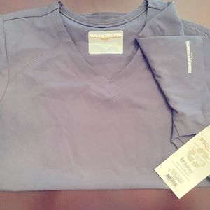 Sketchers Woman’s Scrub Top Pewter Size Small